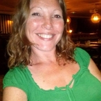Profilo di Elyne, 41 anni, Puttana a Bollengo