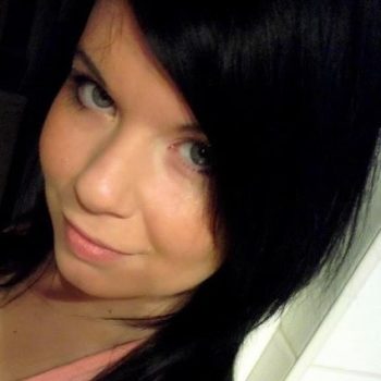 Profilo di Flora, 28 anni, Puttana a Fontecchio